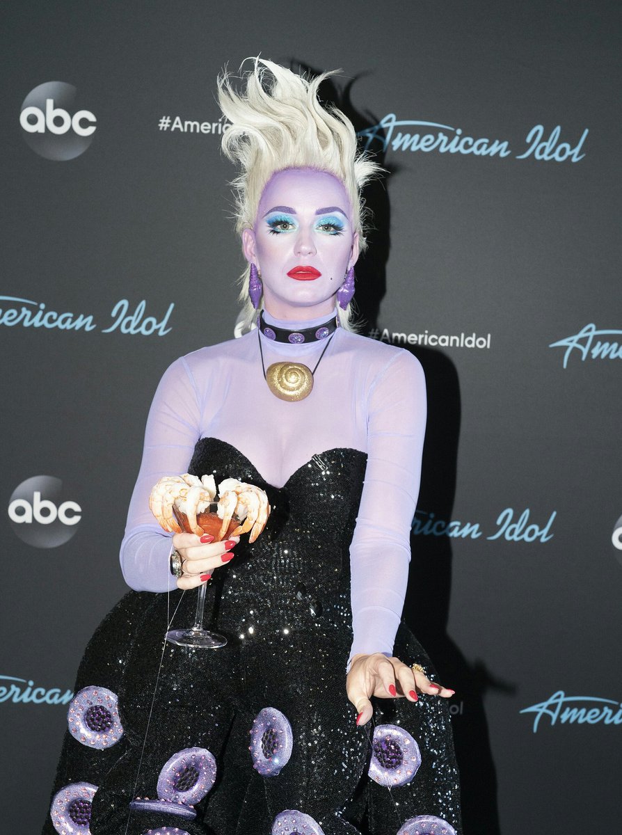 Katy Perry vestida de Úrsula foi um dos figurinos de celebridades femininas  mais procurados no Google em 2019, ocupando 8ª posição na lista., image size:894x1200