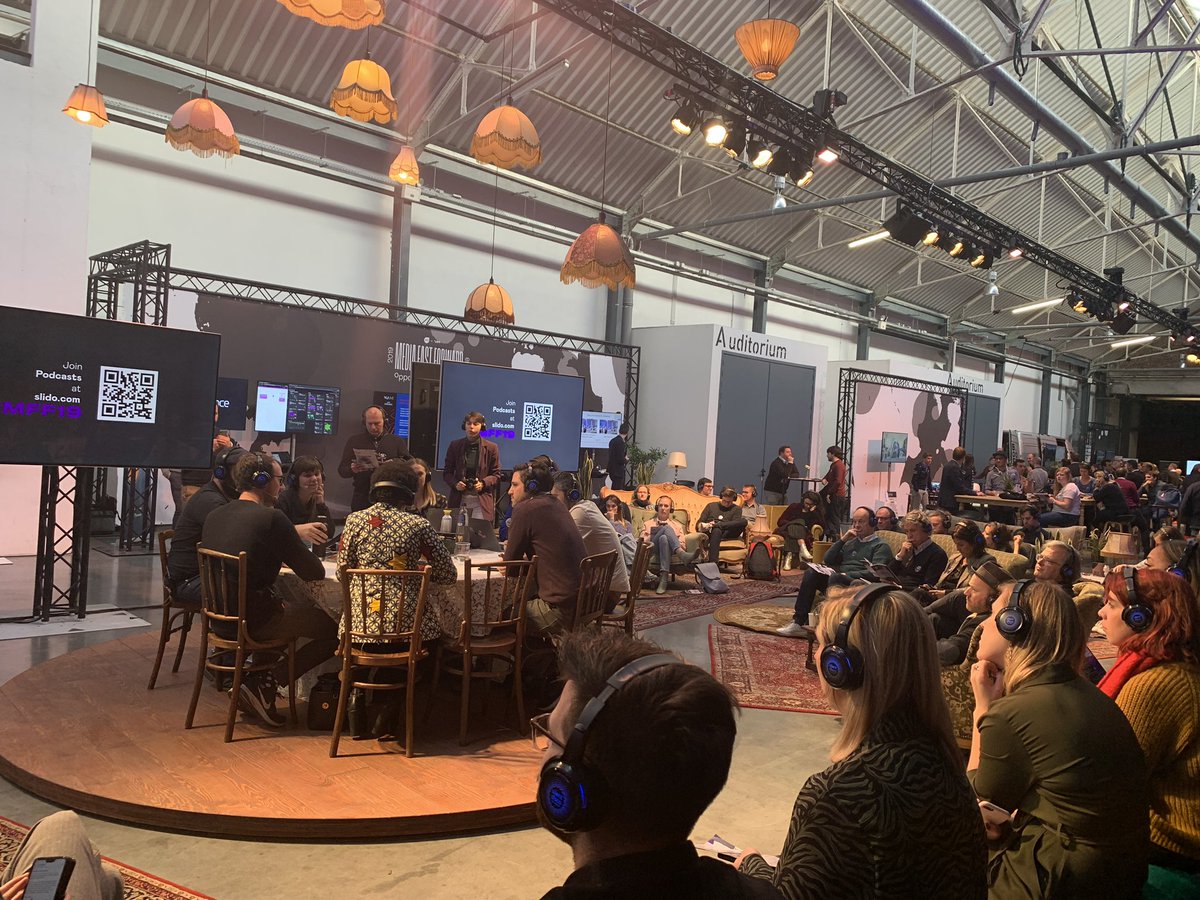 Interesting debate on podcasts at #mediafastforward. « Podcasts zijn ideaal om niches te bereiken. » Vaak gaat het meer om quality/ de juiste mensen bereiken/ communities dan quantity/ aantal luisteraars. « Het clubgevoel », te versterken mbv social media.