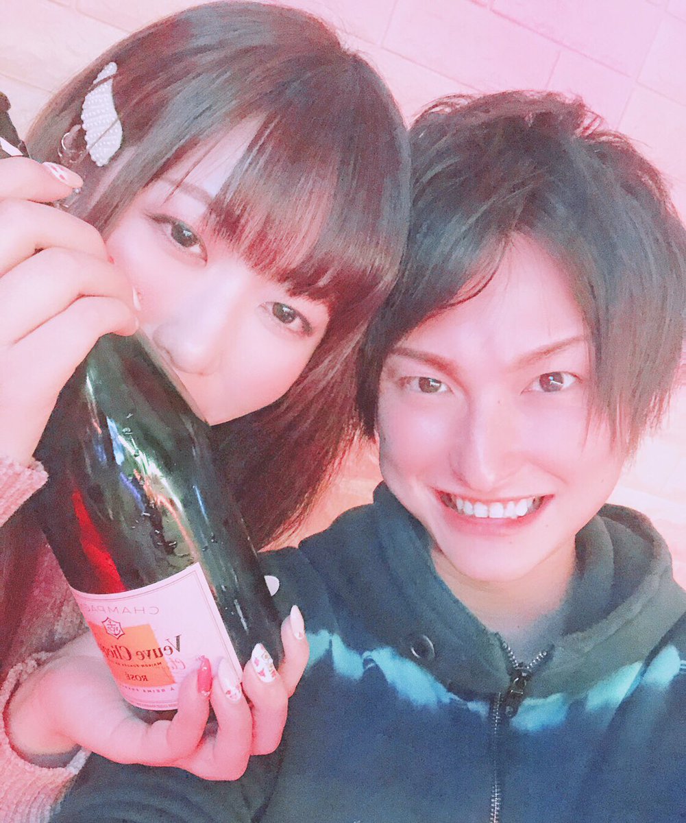 GOODTRIP0707's tweet photo. 今夜は【タモリ】と木曜から夜更かし☆

まだ載せれて無かった11月のお祝い🥂
まりなおめでとう㊗️お祝い出来て良かった☆
区役所通りのクラゲのチナツも後祝いだけど今年もお祝い出来て良かった☆おめでとう㊗️
全然関係無いけどユースケなんとなくありがとう😊笑
今夜は私、オープンラストでおります♪ https://t.co/DN3r72GrNz