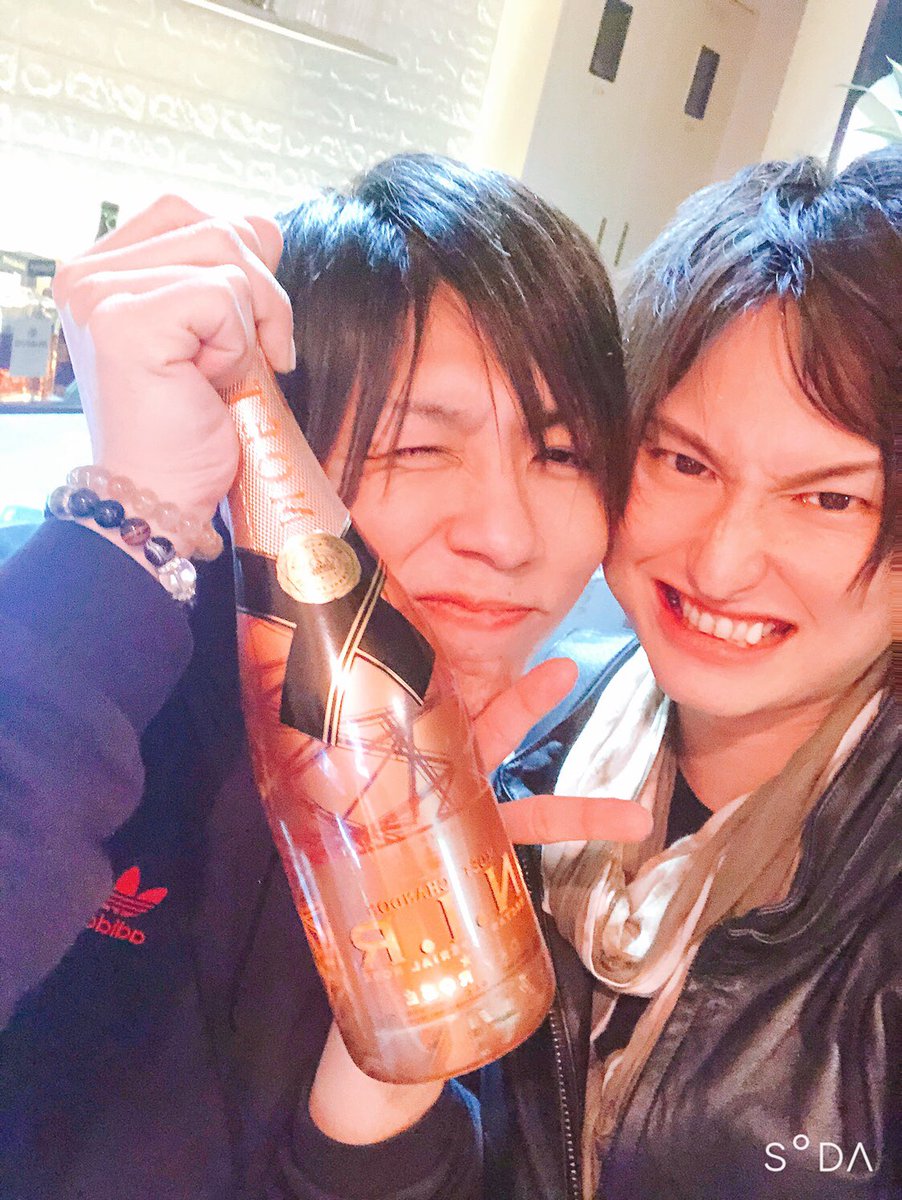 GOODTRIP0707's tweet photo. 今夜は【タモリ】と木曜から夜更かし☆

まだ載せれて無かった11月のお祝い🥂
まりなおめでとう㊗️お祝い出来て良かった☆
区役所通りのクラゲのチナツも後祝いだけど今年もお祝い出来て良かった☆おめでとう㊗️
全然関係無いけどユースケなんとなくありがとう😊笑
今夜は私、オープンラストでおります♪ https://t.co/DN3r72GrNz