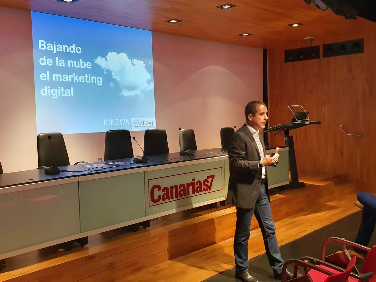 Turno para @ricardogopar de <a href="/kinewaideas/">Kinewa</a> con la ponencia: “Bajando de la nube el #MarketingDigital”, en la jornada de <a href="/Elsebadal/">AEDAL - El Sebadal</a>