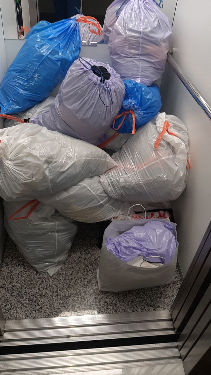 FundacionIEG's tweet photo. Nos encanta la acion!!!!!☺️
De ruta por domicilios de #lorca recogendo ropa para el ropero de @CaritasRMurcia de la ciudad del sol. 
Gracias a las 15 familias de hoy que ayudarán a otras familias necesitadas #somosfundacion
Programa #eresunaprenda 🧥🧤🧣 https://t.co/z1uLfnvc22