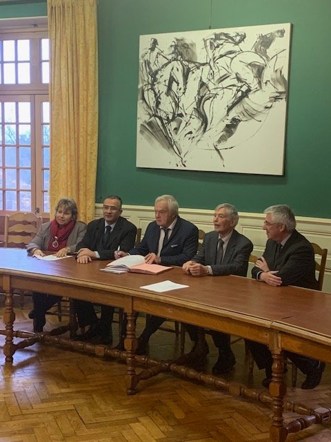 inCité félicite Castillon-la-Bataille et ses partenaires institutionnels pour la signature ce matin du contrat « Ville d’équilibre » qui va contribuer à la revitalisation de son centre-bourg.