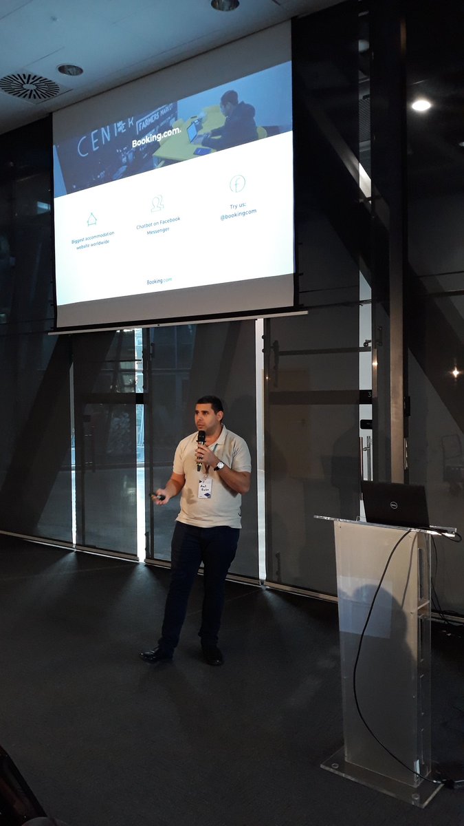 Amit Beka showing how to design a proper chatbot. #pdwc2019