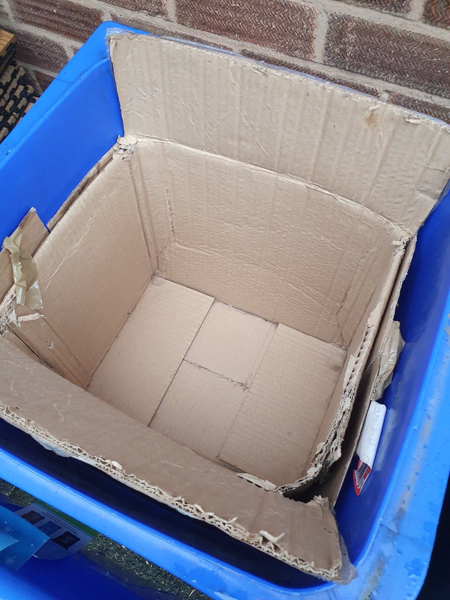 BeerFil's tweet photo. Good effort @VeoliaUK @SheffCouncil another emptied bin wouldn't have minded if hadn't seen the binman look inside and just shrug #whyrecycle https://t.co/M32zWqLgPq