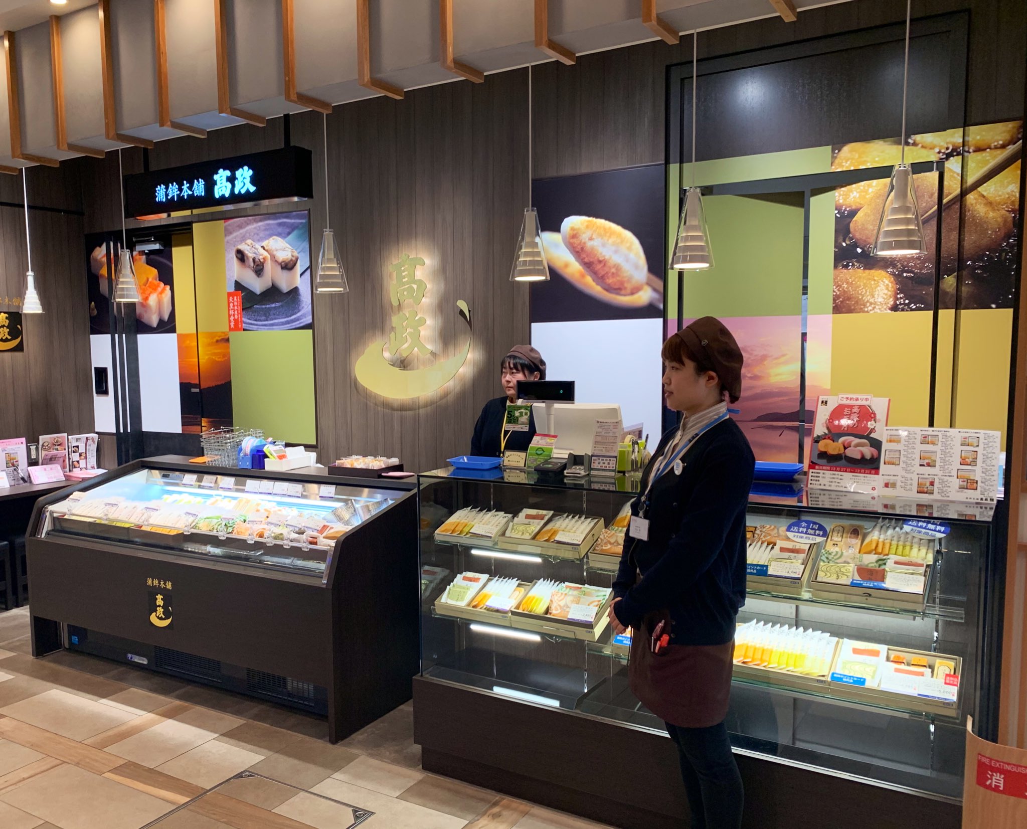 高橋正樹 毛利ロバートソン 蒲鉾本舗高政 エスパル仙台東館店が 2階フロアにオープンしました これで仙台駅に3店舗目の出店です エスパル地下の 高政エスパル店 12月1日 仙台駅中央改札そばにオープンした 高政 おみやげ処せんだい 1号店