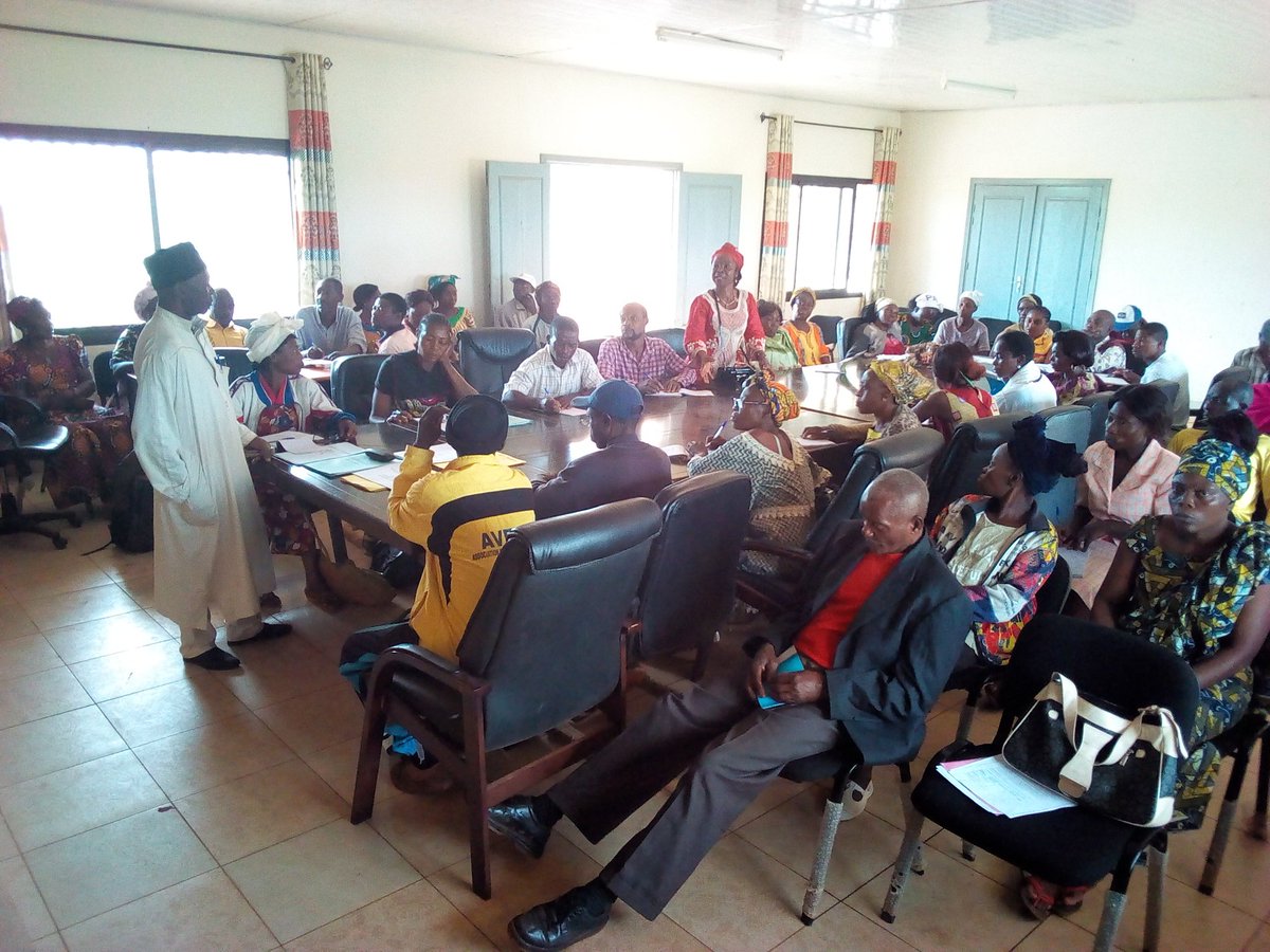 CamerounPapel's tweet image. Renforcement des capacités des populations vivants autour de la #forêt communale sur l'approche ADM qui est une méthodologie de formation participative qui vise a doter les populations locales des compétences pour le développement d'entreprises forestières #FAO #MINFOF #GEF