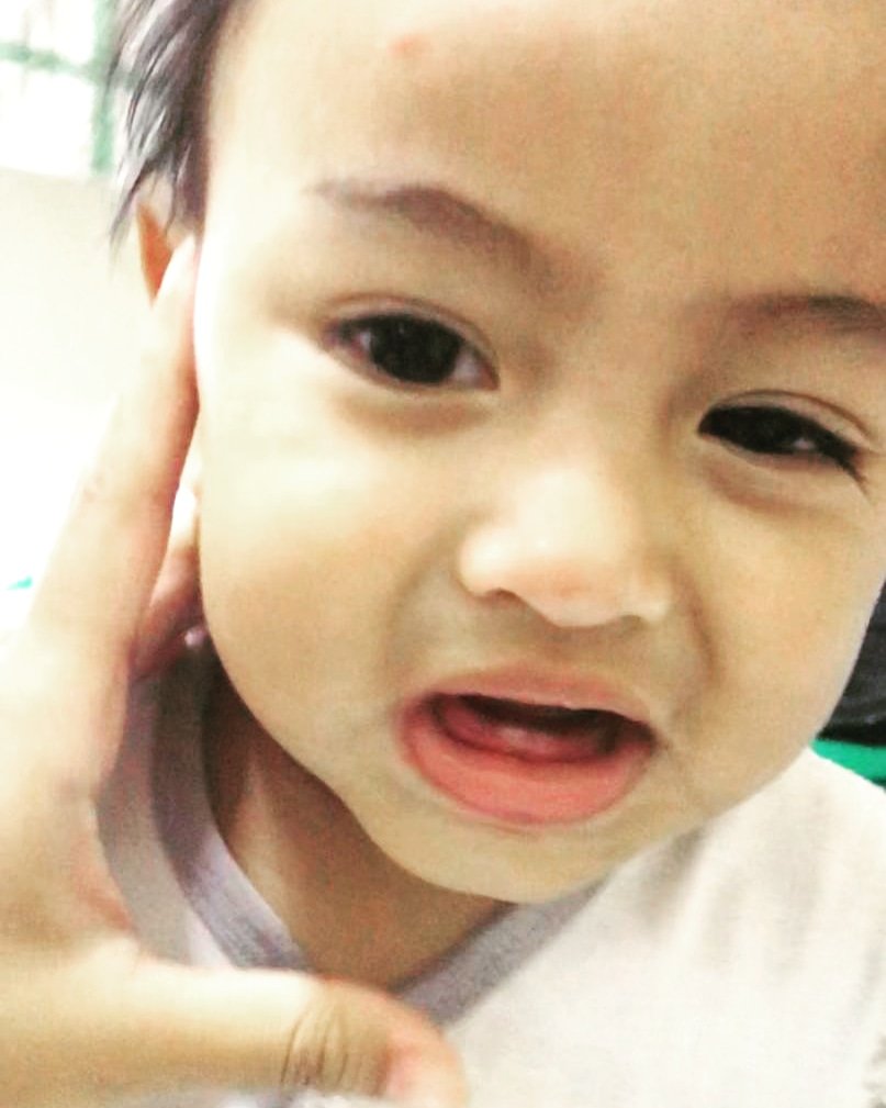 ezzy_yan's tweet photo. His 1st baby tooth.. And its killing me oredy 😭... Nak oii, mummy ade 2 ketoi jaa, xdak yg tu nk ganti dgn ape lahai https://t.co/H2D9BQlTIq