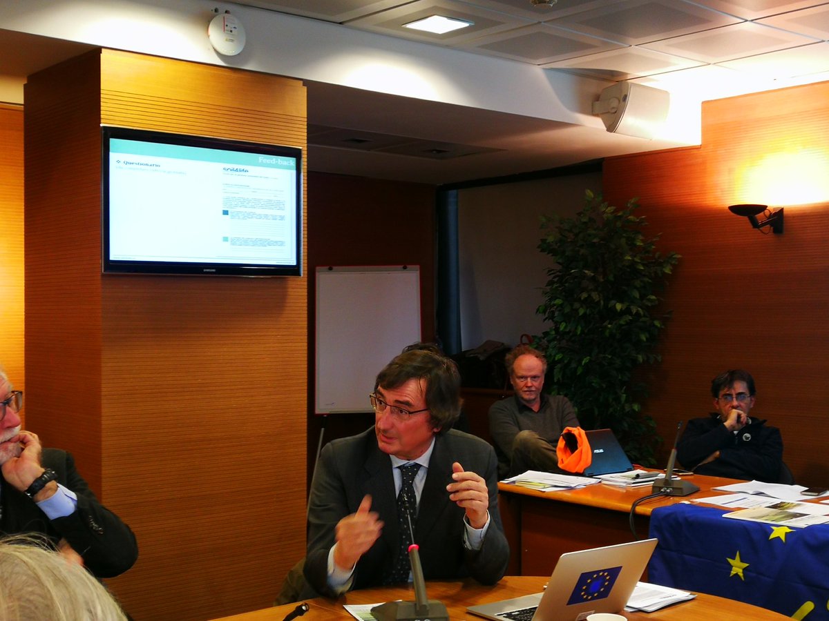 "Lavoriamo a #EuropeanGreenDeal in cui il suolo ha grande spazio, come anche #biodiversità e #cambiamenticlimatici, ben vengano progetti come #soil4life". L'intervento di Luca Montanarella di <a href="/EU_Commission/">European Commission</a>