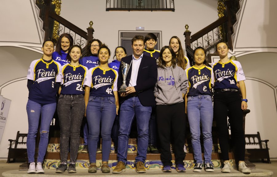 Des de @dipvalencia apostem per l’esport femení i inclusiu i pel treball de clubs com @fenixsofbol i @vlcclubjudo que ens han visitat acompanyats pel nostre diputat d’esports @Andres_Campos_ 🏆🙋‍♀️ bit.ly/38ySRz0
