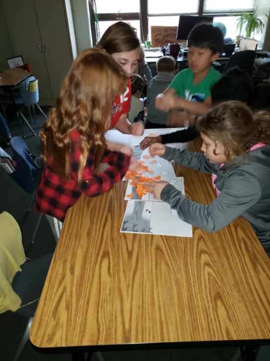 Bscearceteach's tweet photo. 4th graders in @scogreer and @mrsarnoldspack classes learning about weathering and erosion! @4thgradewolves https://t.co/7tdzUIWWuG