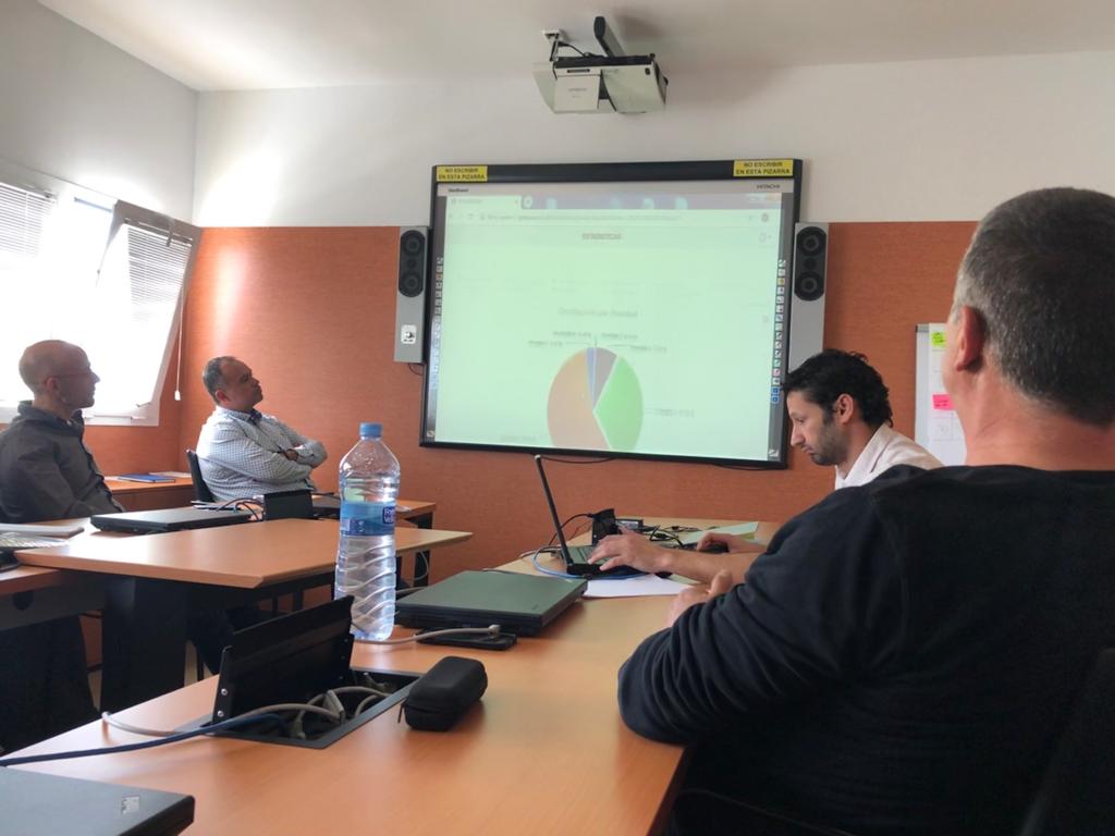 Seguimos con las presentaciones en la reunión provincial #TIC en <a href="/TorrecardenasHU/">Hospital Universitario Torrecárdenas</a>. El turno ahora para el portal web de gestión de estadísticas de @AS_HPoniente por <a href="/GarzonMiralles/">Antonio Garzón</a>. #HPoniente