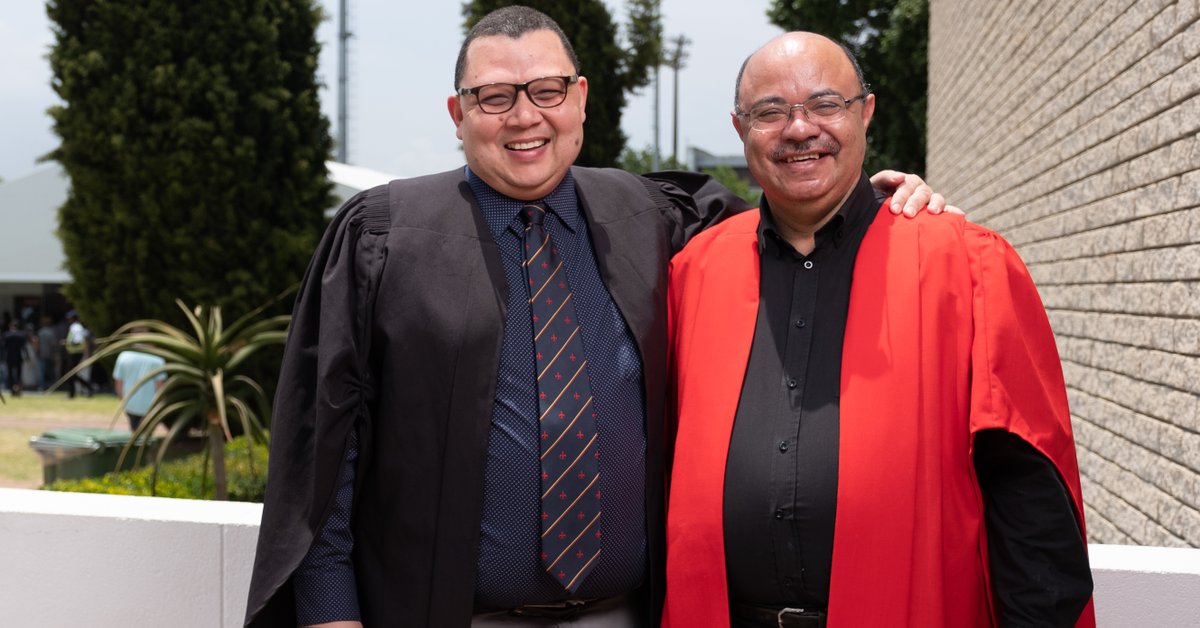 SU’s Dr Leslie van Rooi (left), Senior Director:Social Impact and Transformation attended #SUgrad yesterday for the first time in his capacity as Acting President of the SU Convocation. With him is Dr Jerome Slamat, Executive Manager: Rectorate, who received a Chancellor’s Award.