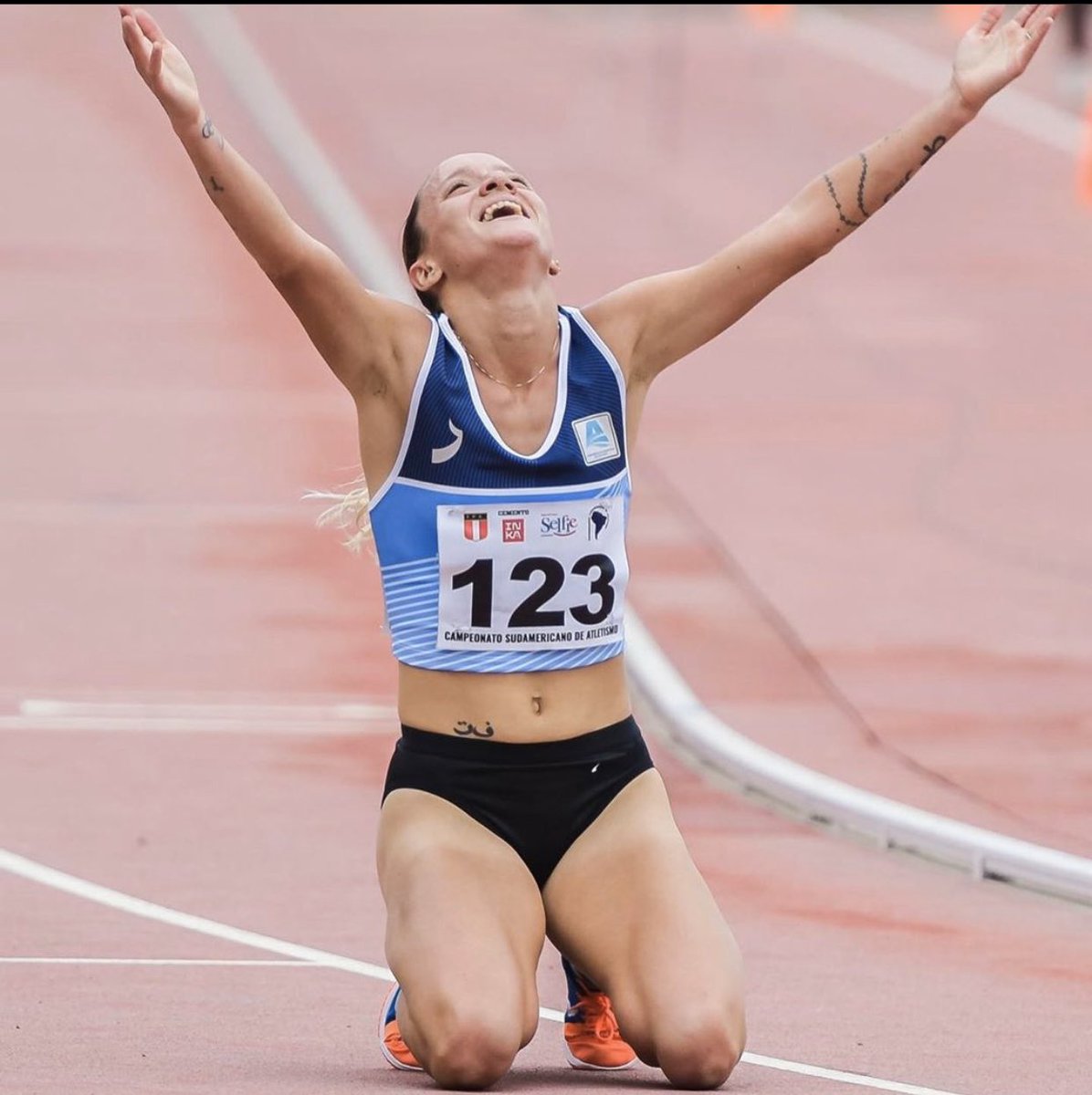 LeonardoMalgor's tweet photo. (2019)@florborelliok 
Campeona Nacional🇦🇷de1500m🥇5000m🥇10000m🥇y Medio Maratón🥇
Campeona Sudamericana en 5000m🥇Récord Nacional 15’42”en Lima🇵🇪
Venció en Los Corrales🇪🇸con nuevo Récord Nacional de 5000m 15’36”
Venció en Braga🇵🇹,Cáceres y Castellón de la Plana🇪🇸 
Mundialista🇶🇦 https://t.co/zkn1oSGlOD