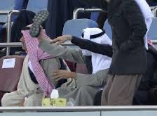 AhmedMAlMutairi's tweet photo. لا تنه عن خلقٍ وتأتي بمثله ..
عارٌ عليك إذا فعلت عظيم ..

#طراق_المقبرة عيب وغلط ١٠٠٪ ..
فلا المكان ولا الحدث يسمح بهالأمر ..

لكن هل الممارسات اللي بهالصور صح؟!!
وإلا يحق "لهم" ما لا يحق لغيرهم؟!

#طراق https://t.co/xWqHv7Pa8c