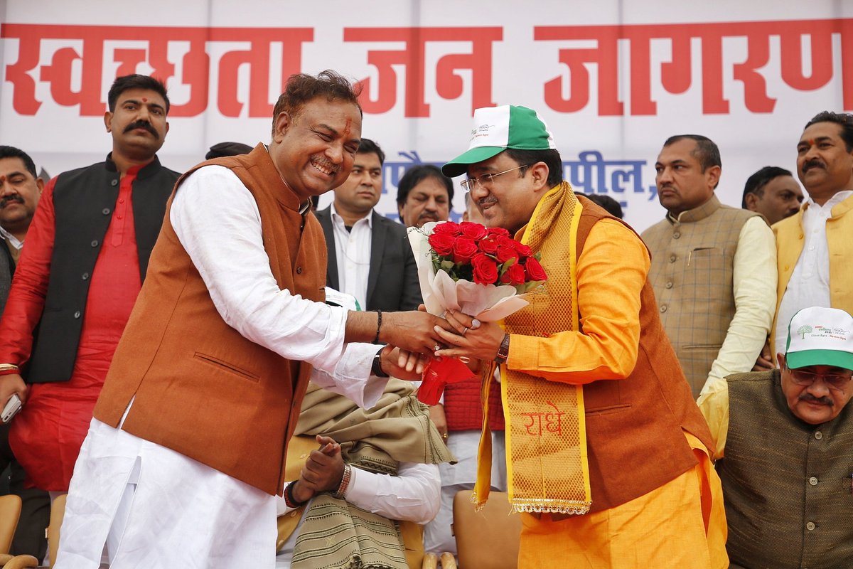 sunilbansalbjp's tweet photo. आगरा में आयोजित "स्वच्छता जन जागरण" रैली में लोगों को स्वच्छता का संकल्प दिलाया। https://t.co/dtsc9rW4dX