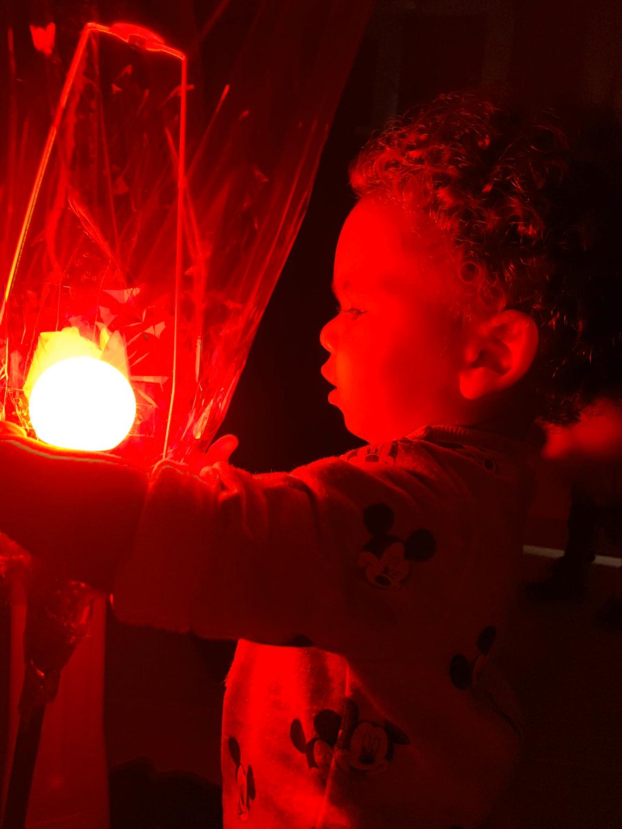 GrupRamar's tweet photo. Els Mussols🦉 i els Ratolins🐭 han treballat els colors d’una manera especial! Llums i ombres van ser els #protagonistes durant uns dies i la descoberta de la màgia dels colors va fer del #projecte una experiència inoblidable! 🎉✨ https://t.co/jmG0365mg0
