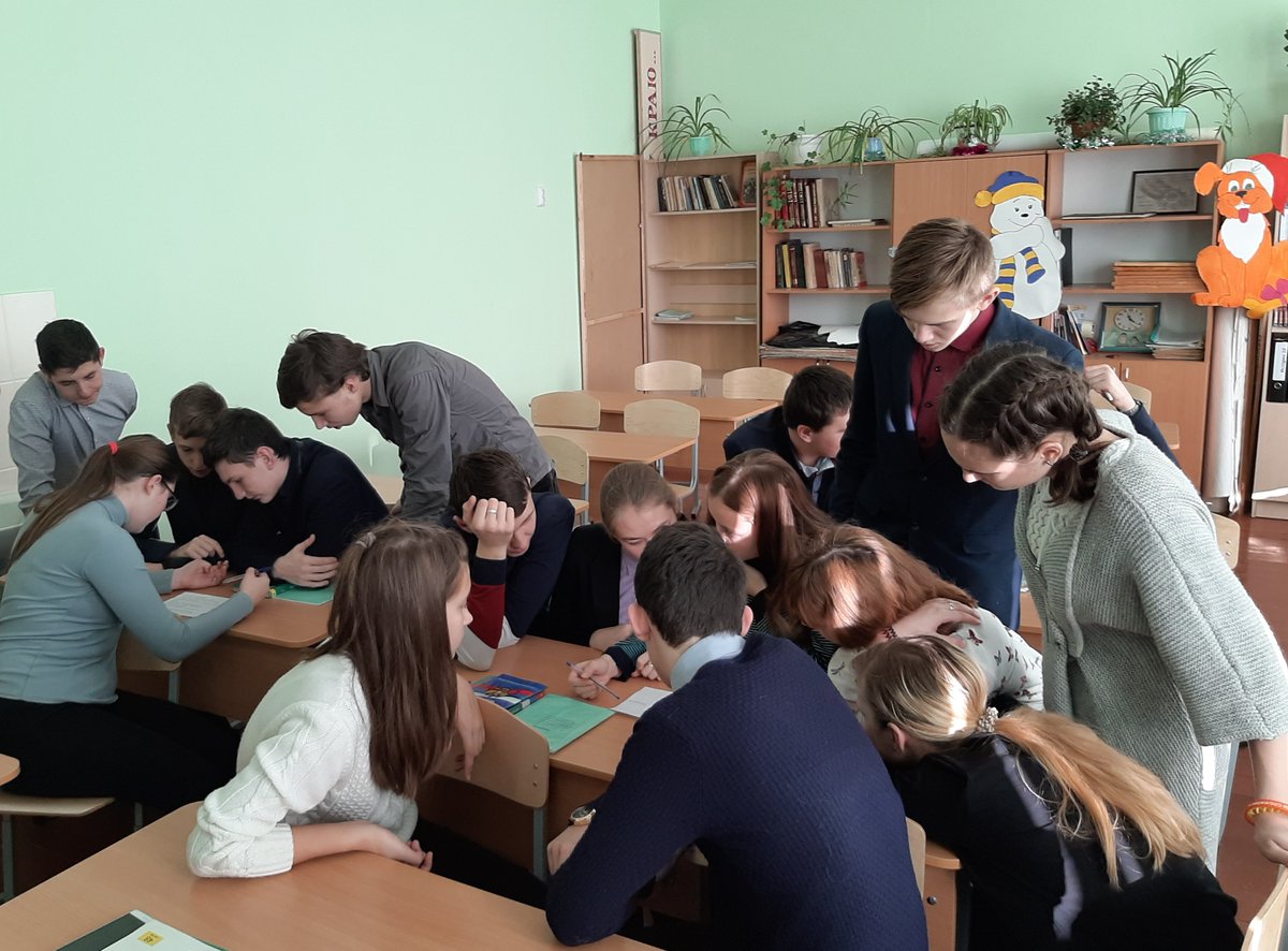 В День Конституции РФ заведующая ПЦПИ и главный специалист ГосЮрБюро организовали для учащихся 9 класса МБОУ СОШ № 2 МО «Барышский район» беседу – игру «Основной закон нашей страны».          #ВремяЧитать #УльяновскаяОбласть #Культура73 #КультураРФ #reg73