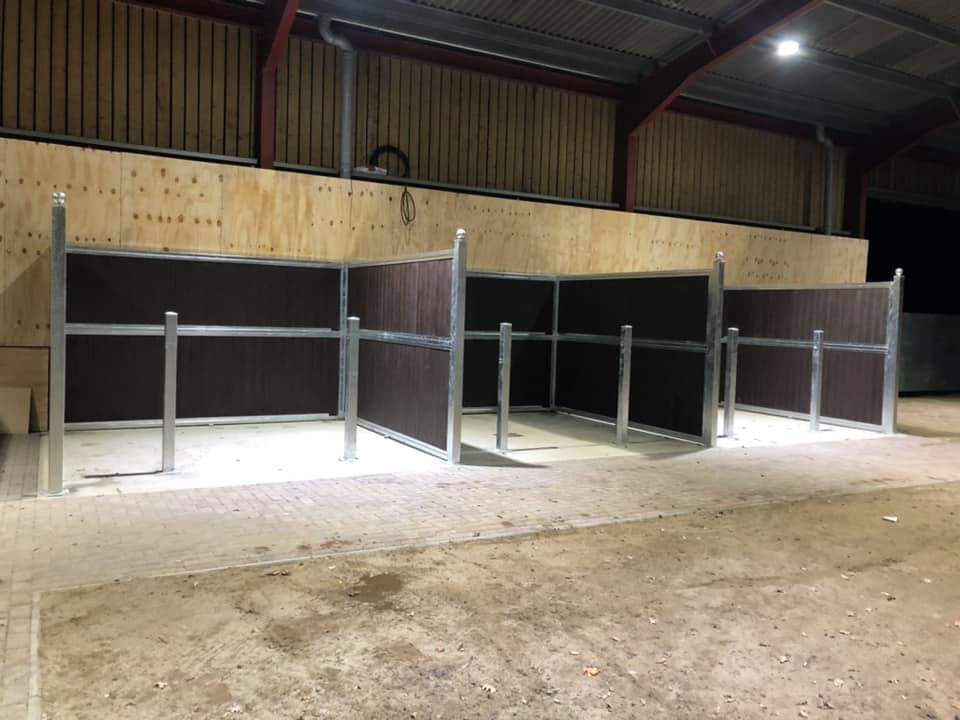 Today’s Premium Range Installation near Gloucester. 10 Full Height Stables with Swinging Doors ( with fixed anti-weave grills), Hay Mangers, Hay Doors and Swivel Mangers. Also a standalone wash bay, solarium and tack up areas. All in brown plastic. Ready to be matted #stables