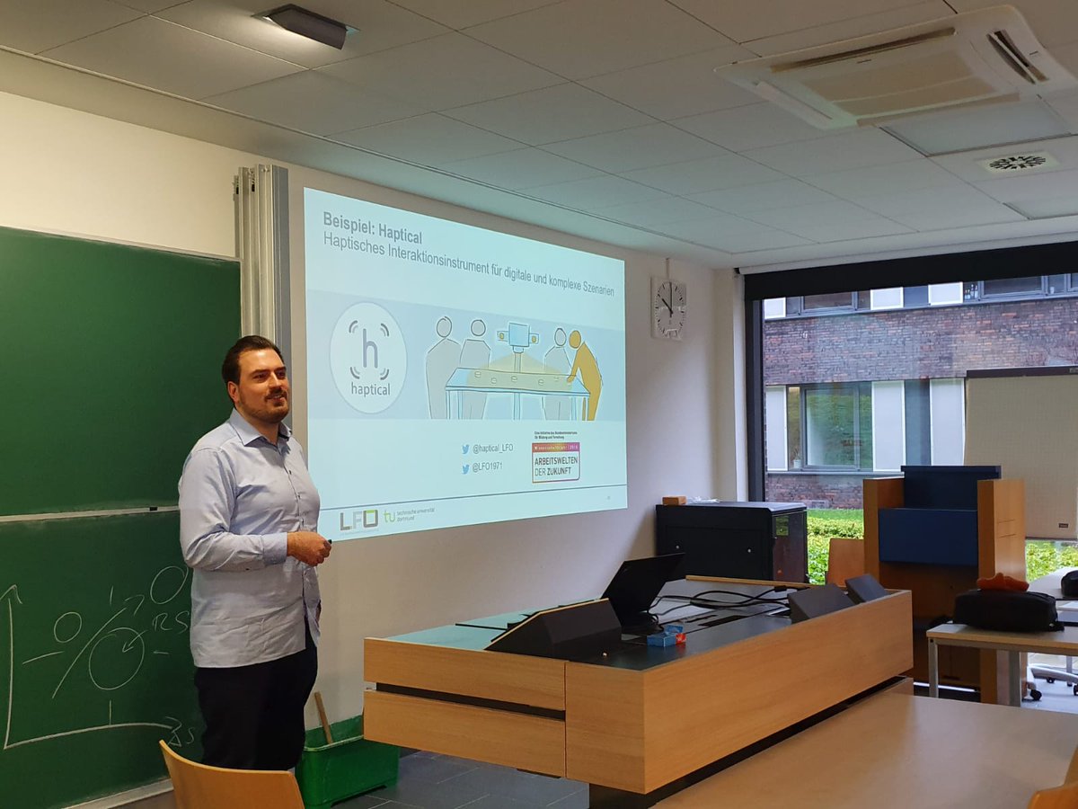 Heute diente unser #Demonstrator als Beispiel für die Entwicklung neuer Produkte und Services in der #Vorlesung "Instandhaltungs- und Servicemanagement" des <a href="/LFO1971/">LFO</a> der <a href="/TU_Dortmund/">TU Dortmund</a>. Es hat uns Spaß gemacht und den Studis hoffentlich auch! 👍 #Lehre