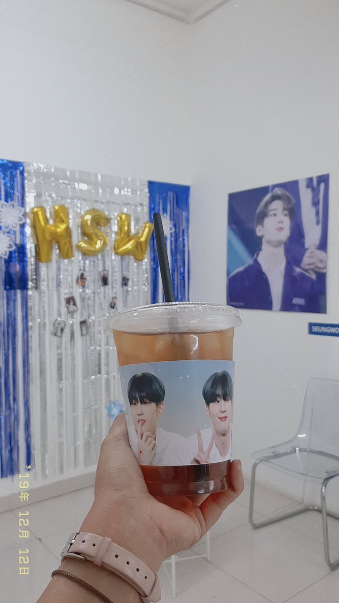 candyxtuft's tweet photo. I'm here for BΓ¨bΓ¨ Birthdays π
#BLUEFORWINTER #HAPPY_SEUNGWOO_DAY https://t.co/Za7HMgDL5W
