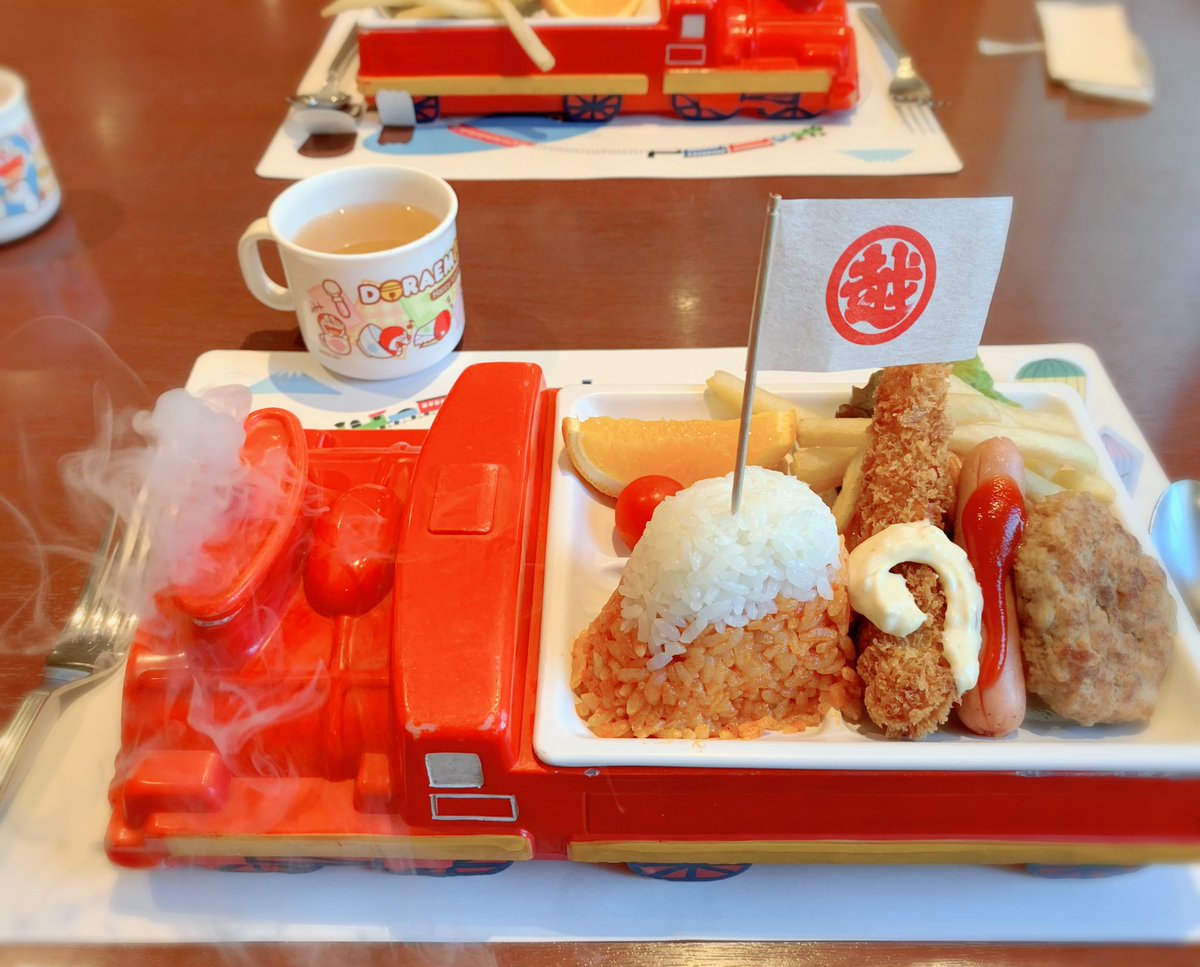 しらとあきこ この王道of王道のお子様ランチのすてきさをみんなにも見てほしいの お子様ランチ発祥の地 日本橋三越本店の大食堂 ランドマーク さん なんと年明け1 7に閉店してしまうそうなんです 引き継がれる予定もないとのこと かなしい 大人も