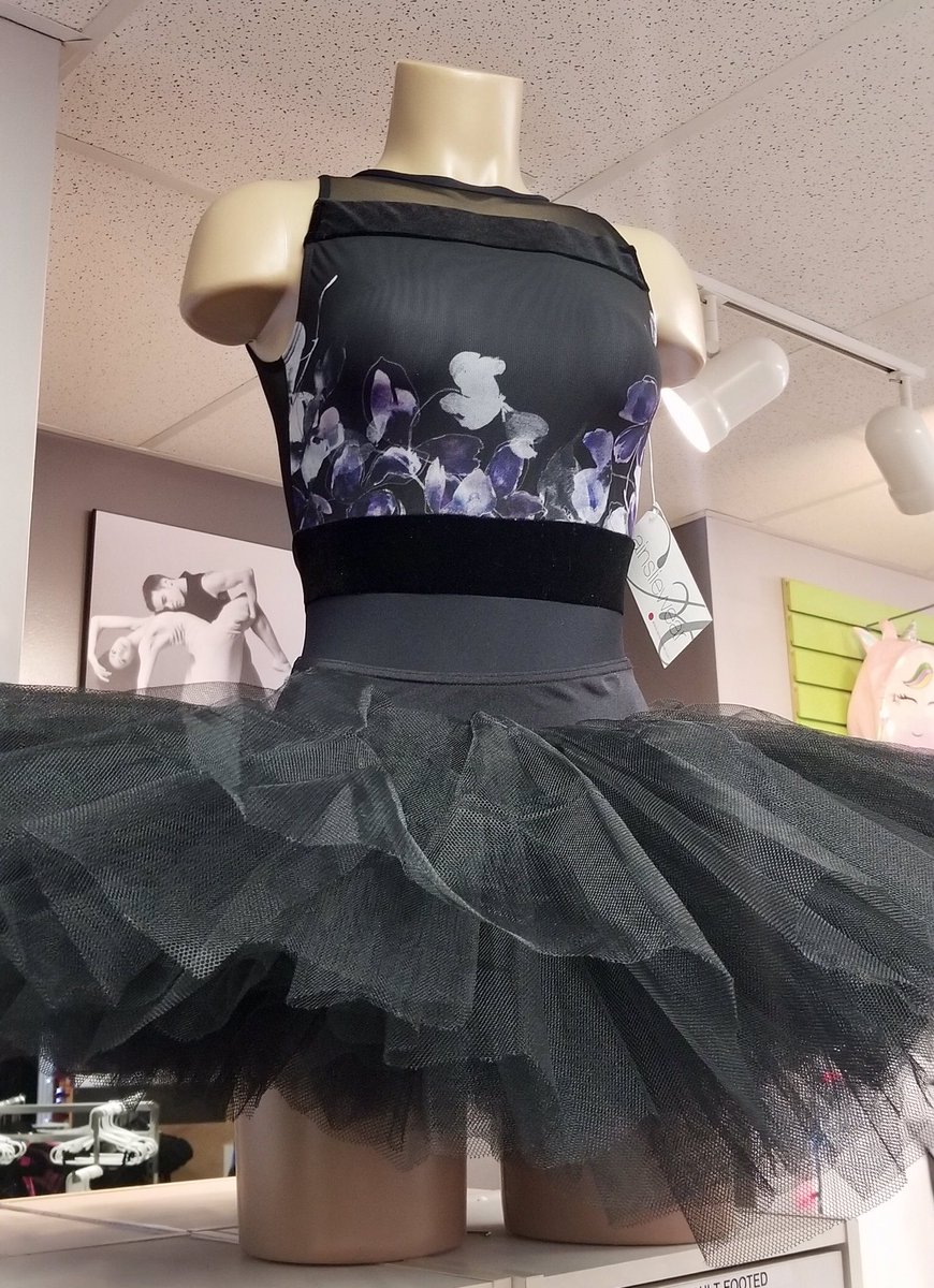 This beautiful leotard from AinslieWear paired with an amazing black tutu from Bloch. 💕🖤💕