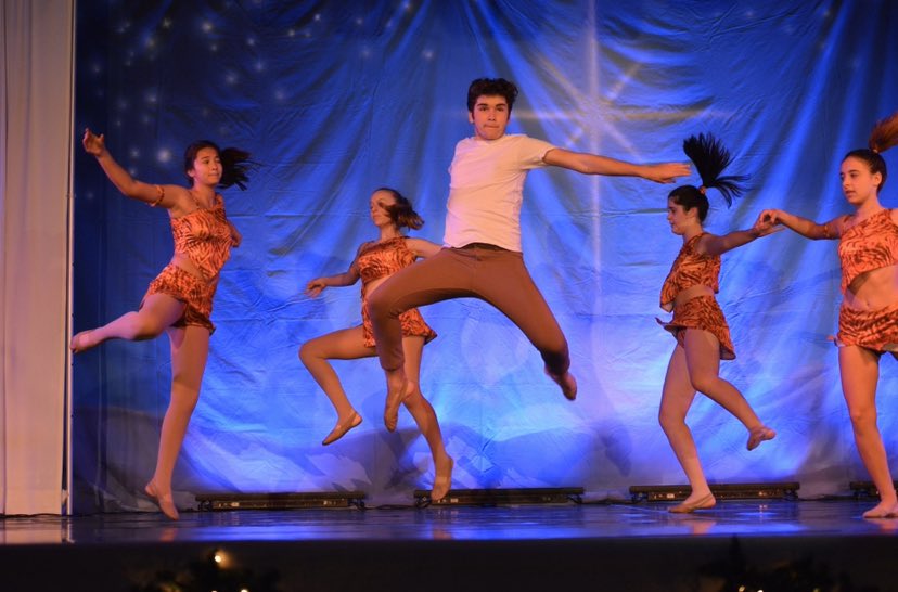 GulliverPrep_'s tweet photo. The Gulliver Prep Dance Department recently held their winter recital "The Light Within," showcasing their hard work with grace. Congratulations on a fantastic show! 📸 by Gil Kaufman. #GulliverPride https://t.co/ShLWO2mxwo