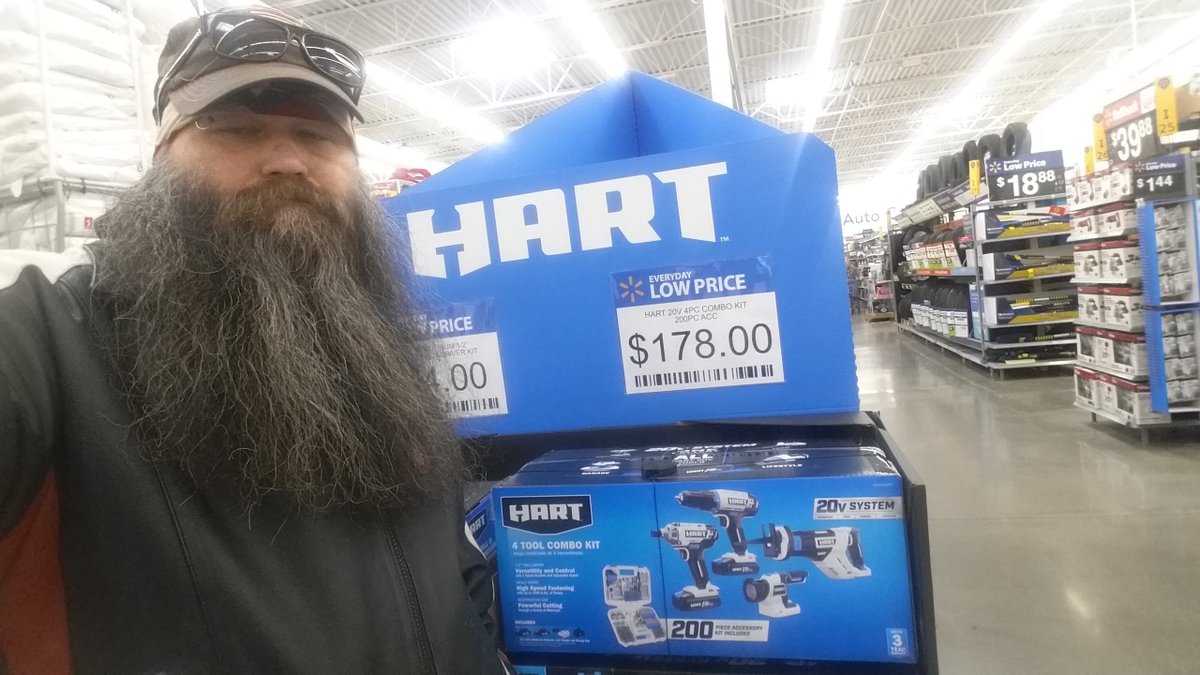 SnakeMannn1A's tweet image. All I want for #Christmas is #Hart products! #DoItWithHart @harttoolsusa I wish I could be their Tool Mascot! (At least run their Twitter!) Only at @Walmart