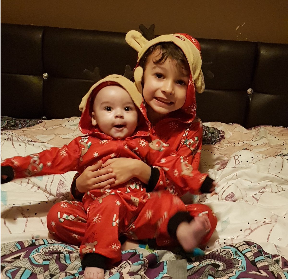 MimicMummy's tweet image. Fingers crossed 🤞 and Merry Christmas 🎄 #Bombki12Days