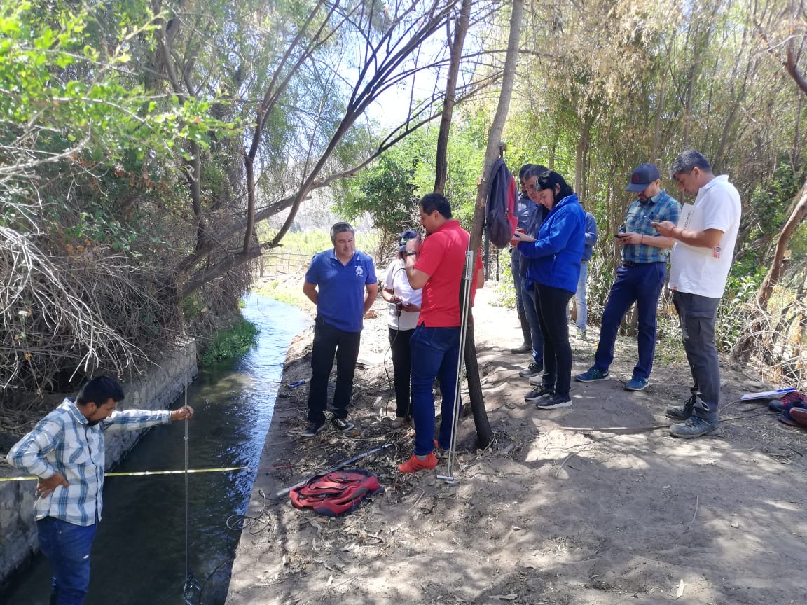 PROMMRA's tweet photo. Ayer estuvimos desarrollando actividades de capacitación en aforos y pronóstico de caudales en la cuenca de #Choapa en conjunto con las JV de los Río Chalinga, Illapel y Choapa @userena @CienciasULS @chanarcillo @jvriochoapa #Elqui #Limari #Choapa https://t.co/vaLspkAECg