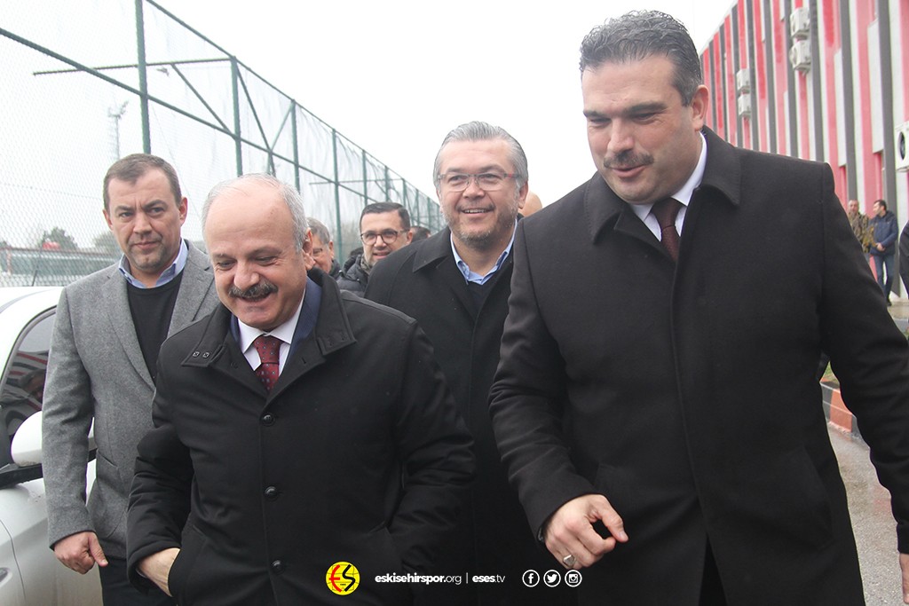 Eskişehirsporumuz, cumartesi günü deplasmanda oynayacağı İstanbulspor maçının hazırlıklarını sürdürüyor.

buff.ly/35jrwyY