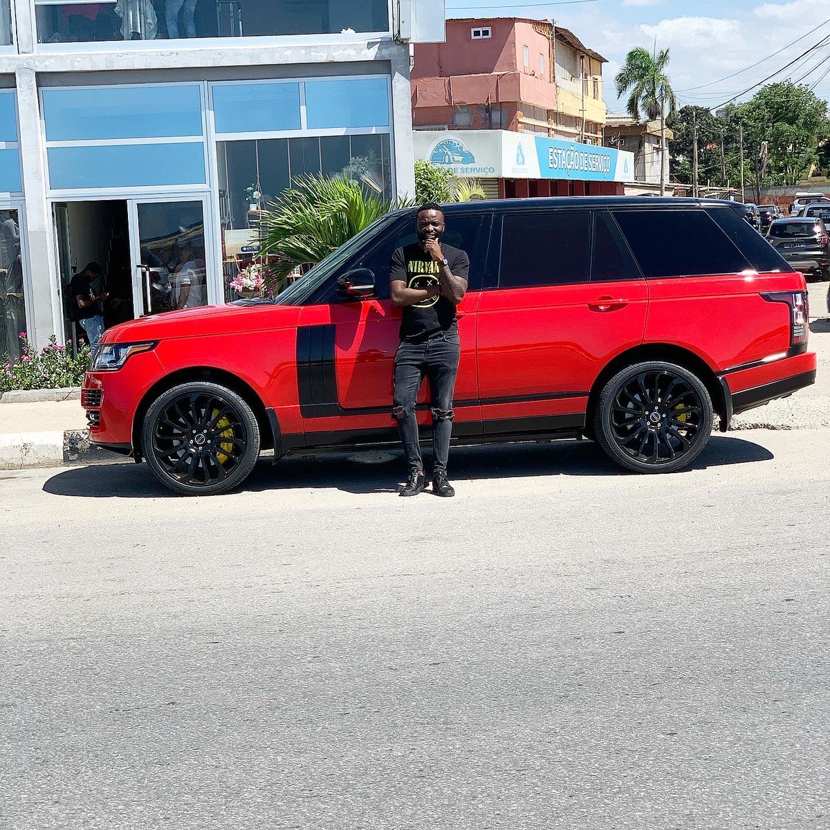preto__show's tweet photo. Primeiro agradecer a Deus todo poderoso que sempre me deu força pala alcançar os meus objetivos,hoje realizo o meu sonho com esta prenda de natal #RangeRover 🚗 que isso não sirva de inveja mas sim de motivação para os batalhadores 🚗 obrigado Deus https://t.co/EPqERO3B75