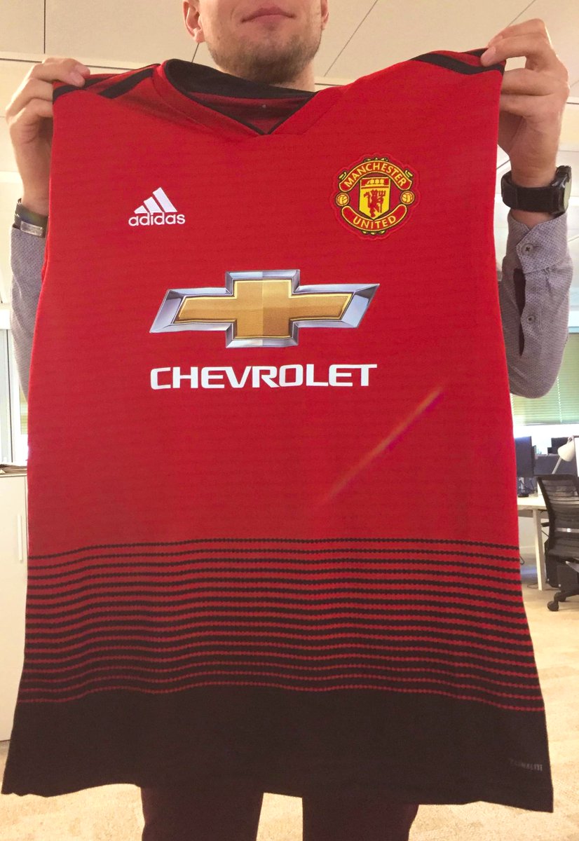 lequipedegreg's tweet image. 🎁À GAGNER 🎁

L’autre club de Manchester à l’honneur aujourd’hui. ⚽️

Pour gagner ce maillot de @ManUtd même procédé : RT ce post et follow le compte @lequipedestelle ! 😉

#EDE