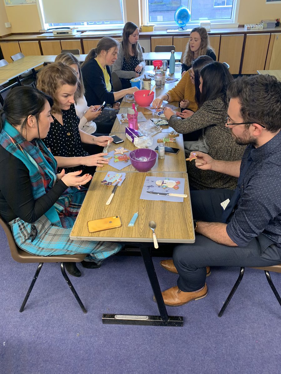 miss_greig_bio's tweet photo. Being a teacher this time of year can be stressful but we have found that a lunchtime gingerbread decorating session is a great way to relieve some of that stress!! The biggest problem is not eating them before we finish decorating them!!  #gingerbread4lunch #ninjabread https://t.co/n85EJnWjch