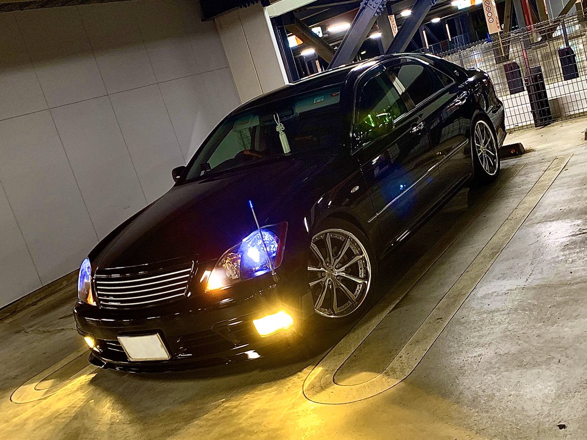 Twitter पर Sho Ta 結構仕様変更したので固定変更します 自分で塗ったロジャムのフロントスポイラーとグリルをkｰbreakに変更 ダウンサスから車高調に変更 ルーフスポイラー取り付け Tein Rojam ロジャム Kbreak Crown ゼロクラ Grs1 18クラウン クラウン