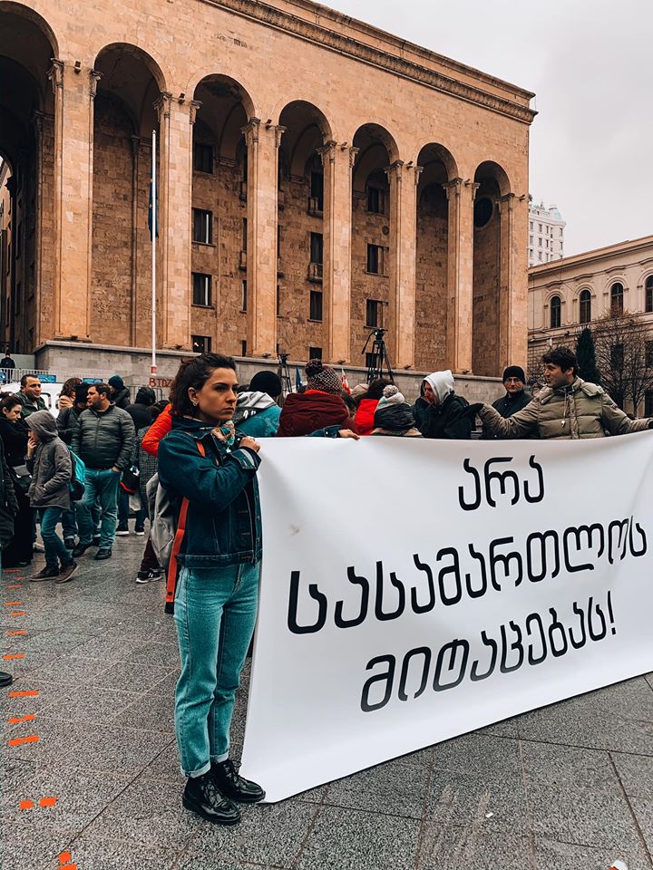 Shamemovement's tweet photo. Ivanishvili's stinking regime is seizing judicial system. Today's final Supreme court candidates parliamentary vote seriously jeopardizes the establishment of an independent judicial system in the country and leaves it in the hands of the clan rule. #tbilisiprotests #systemstinks https://t.co/7JPmzTQCja