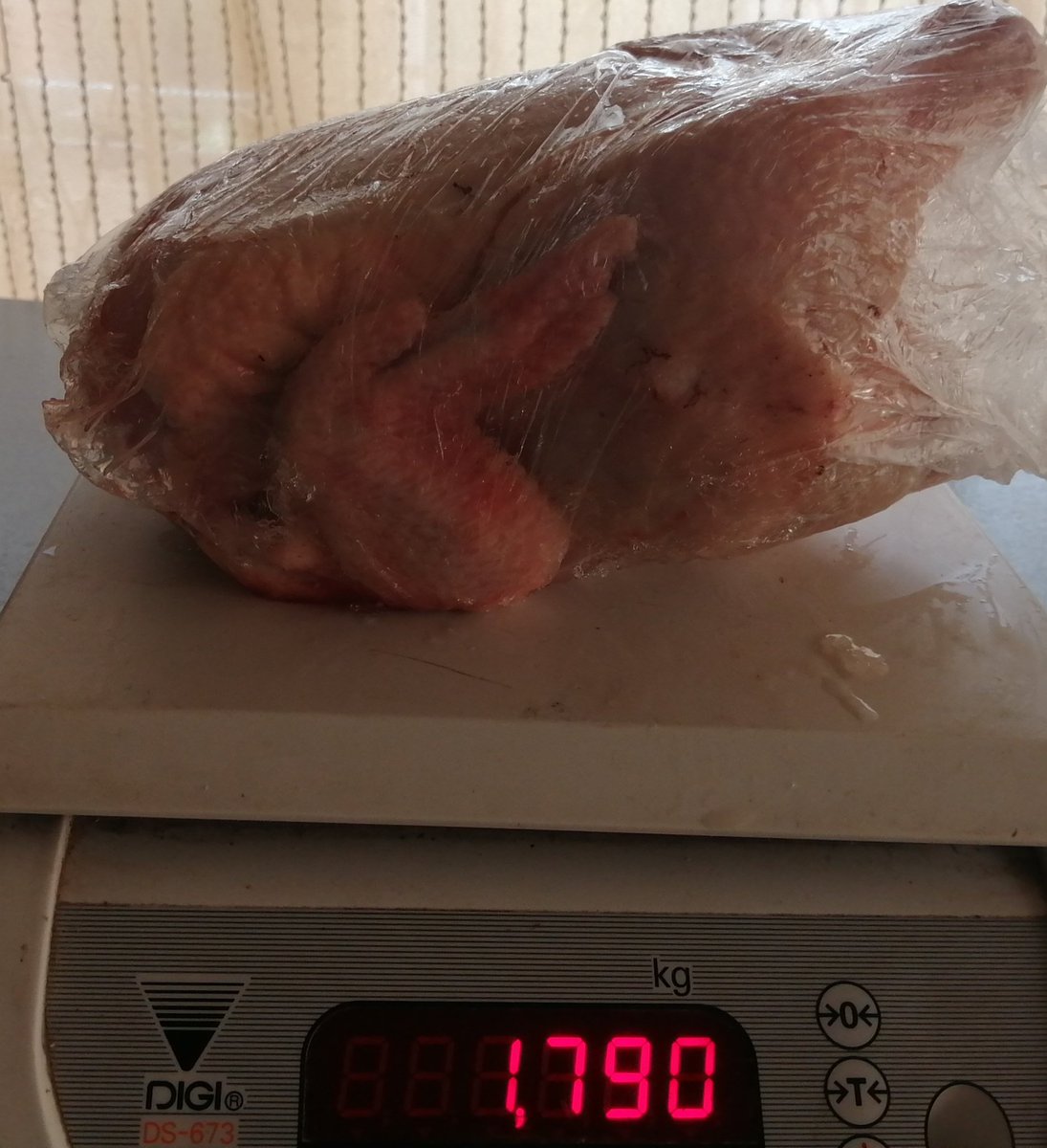 ChickenKingsZw's tweet photo. @thatBeekayGoon @WaBeekayGoon chickens available. Contact 0778314070 or 0778198790 for orders https://t.co/Xo1jaEbMt7