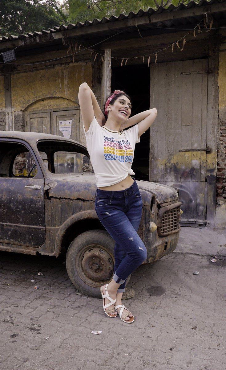 LeeCooperIn's tweet photo. #WarinaHussain’s casual look is giving us style goals to match up to & we are not complaining! To create your own look, visit: https://t.co/b9Z3u5jQeH, participate in our #StandOut contest, & stand a chance to win merch worth INR 5K! #MasterOfDenim T&Cs: https://t.co/tDkAvV5SyR https://t.co/0rQKChfOlW