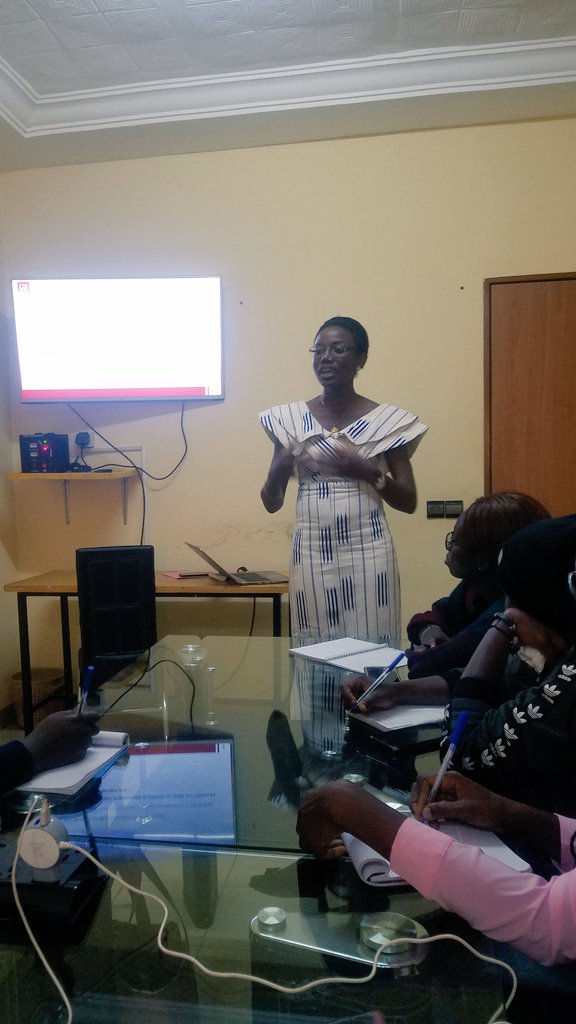 1ère journée du séjour entrepreneurial : 
Atelier 1:Le pitch de projet animée par Mlle Eldaa R.KOAMA
Les participantes ont appris les étapes à suivre pour faire un bon pitch de projet et sont désormais aguerris à pitcher leurs projets <a href="/Eldaa28/">Eldaa Ragnimwendé</a> <a href="/MysTIC_BF/">Mys'TIC Burkina</a> <a href="/BeoogoLAB/">beoogolab</a> <a href="/rouamba_m/">ROUAMBA Mahamadi</a>