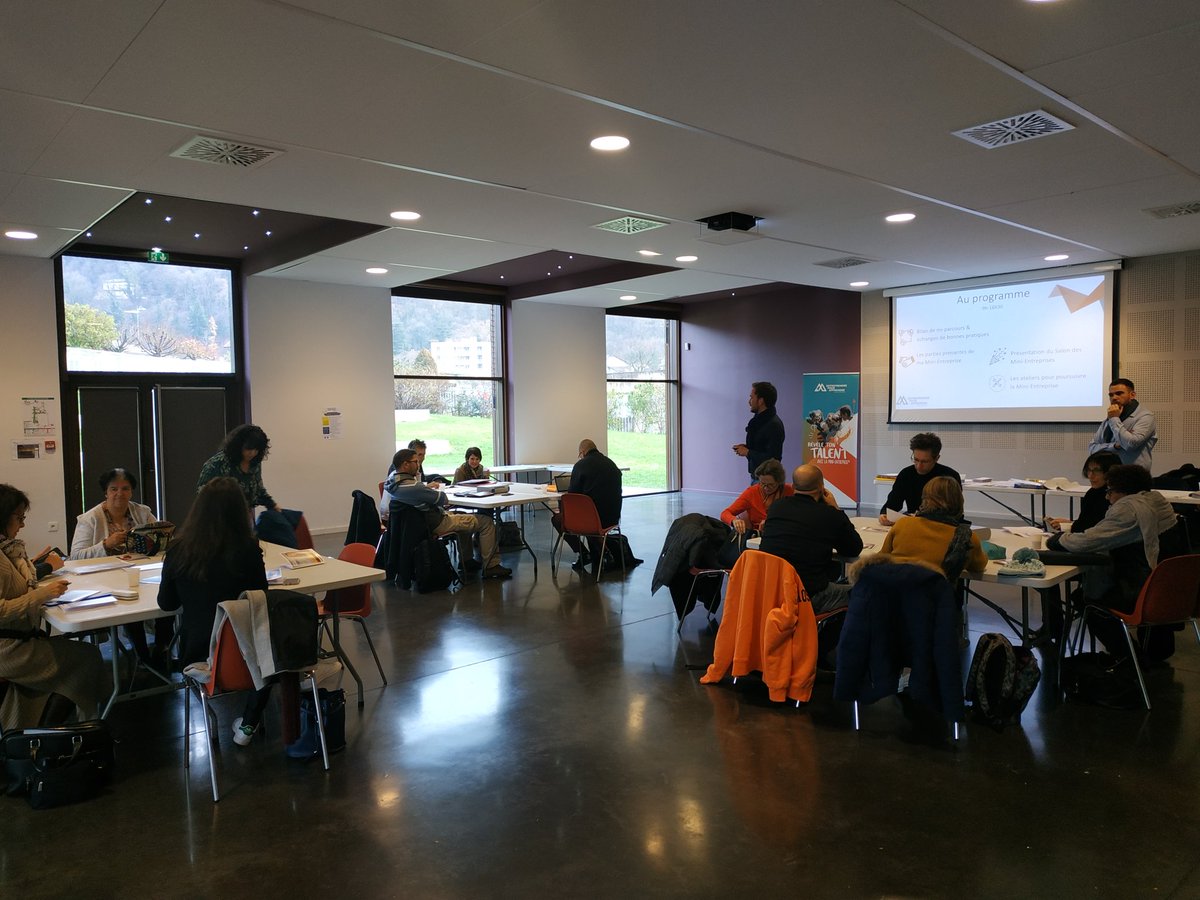 epaAura's tweet photo. 🚀[Formation #2]🚀 en Isère dans le cadre de l'événement #impactetonterritoire, événement inédit pour les entrepreneurs du @PVoironnais by @CoworkinVoi @ronalpia 

🙌Nos encadrants pédagogiques se forment à la stratégie commerciale, vente et communication ! https://t.co/JkTQwuv2Dz