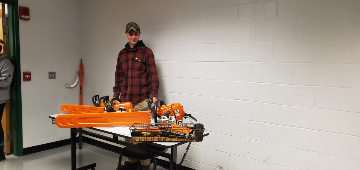LedyardAgriSci's tweet photo. Come on down to AgSci to see the students SAE projects on exhibit. #ledyardffa #whyledyardschools https://t.co/tzDYPH7baB
