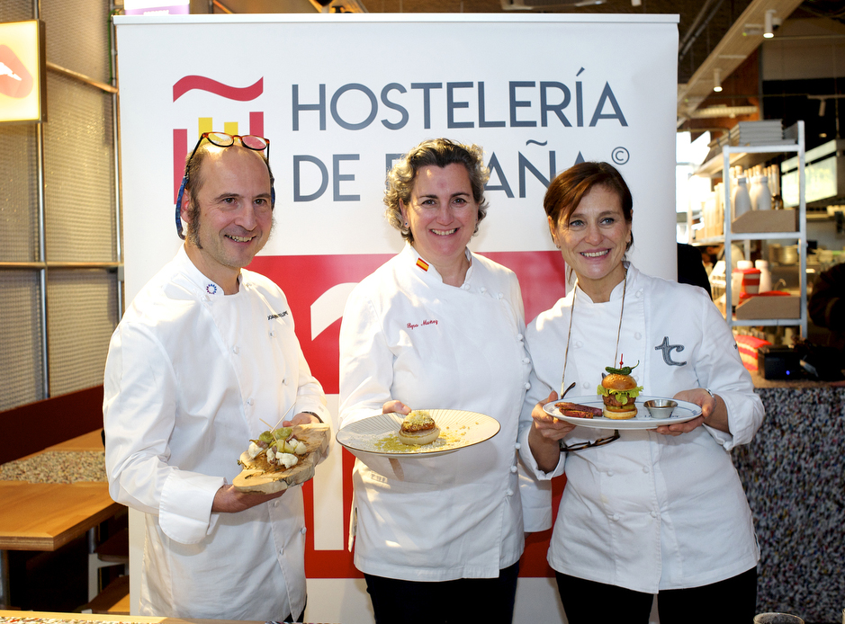 Teresa Carles Healthy Foods (@teresacarleshf) on Twitter photo Ayer recibimos en #FlaxandKaleStreet a <a href="/MarotoReyes/">Reyes Maroto</a> y a <a href="/CEHEhosteleria/">Hostelería de España</a> para presentar las tapas sostenibles, en el marco de la #COP25. A la Ministra le sorprendió mucho nuestra #plantbasedburger. Y tú ¿todavía no la has probado? Ayer recibimos en #FlaxandKaleStreet a <a href="/MarotoReyes/">Reyes Maroto</a> y a <a href="/CEHEhosteleria/">Hostelería de España</a> para presentar las tapas sostenibles, en el marco de la #COP25. A la Ministra le sorprendió mucho nuestra #plantbasedburger. Y tú ¿todavía no la has probado?