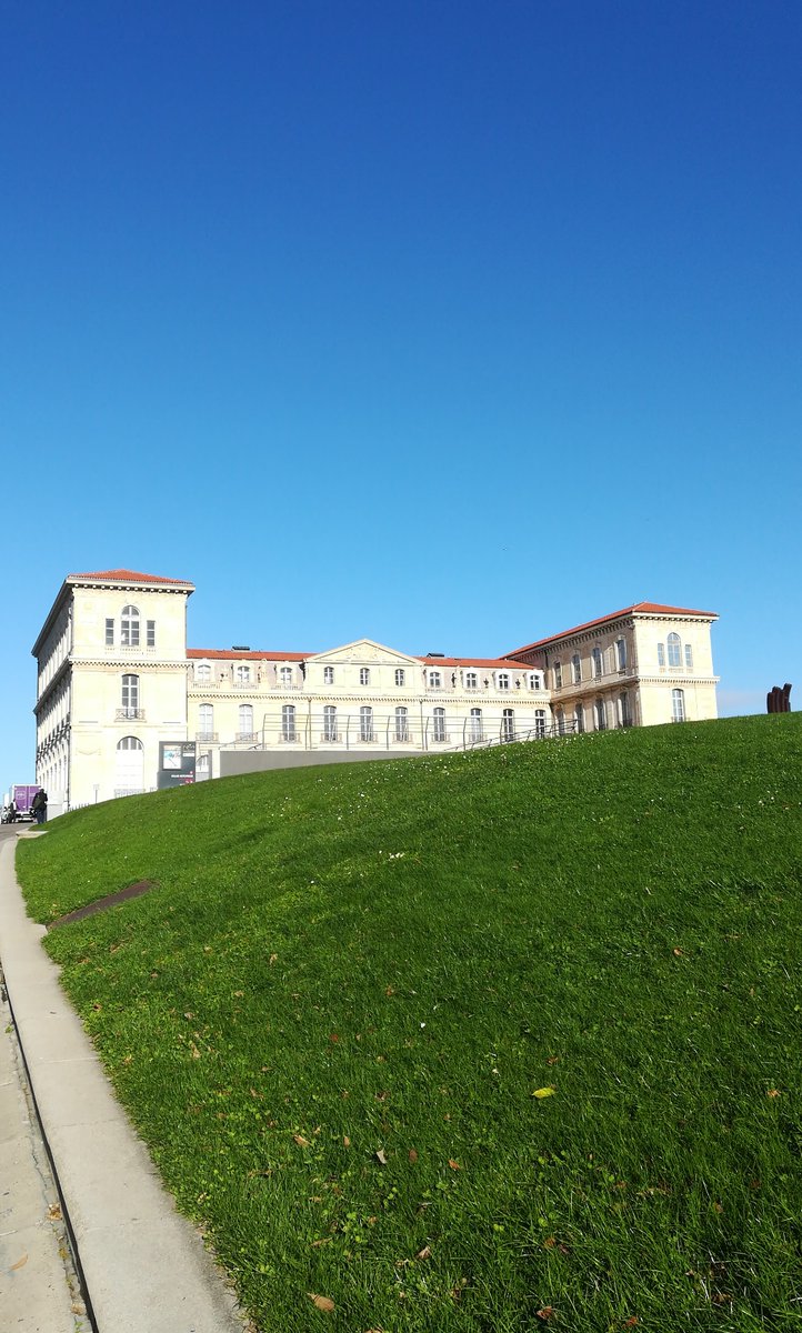 Un excellent moment entre entreprises au salon #entrepreneur13 La vue est sympa 😎