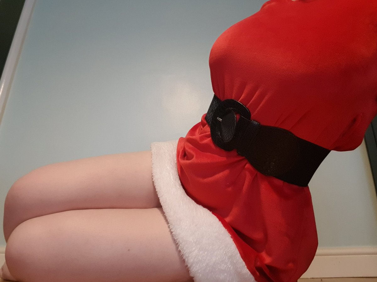GaggingElle19's tweet photo. Merry Christmas from this Ho ho ho 🎅💋 https://t.co/Dl750l3orh