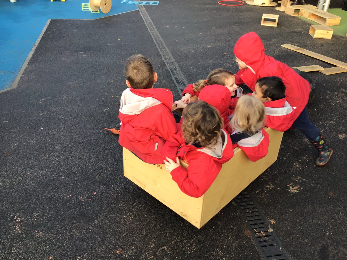 WinchburghPS's tweet photo. The ship is on sail to Granny’s house.#imgnation #beingcreative @WinchburghN https://t.co/WZwMxYiKrS