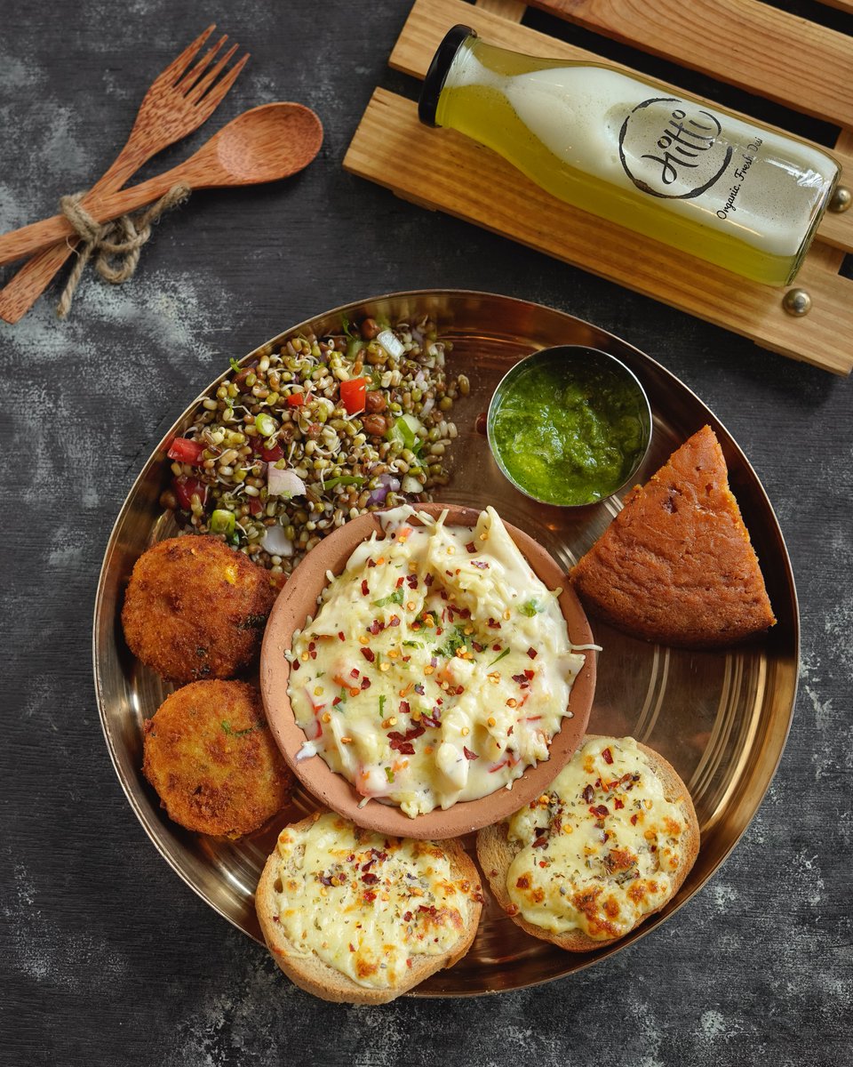 MittiCafe's tweet photo. Not your junk!😉
Organic, fresh, filling and home-like!
Try our #VideshiThaali on your next visit or order online!.
#Thaali #NotSoDesi #Organic #Fresh #Desi #MittiCafe #Mitti #HonestIngredients #NoChemicals #NoAddedFlavours #NoPreservatives #OrganicFood #Indore #IndoreCity https://t.co/N67On1thxH