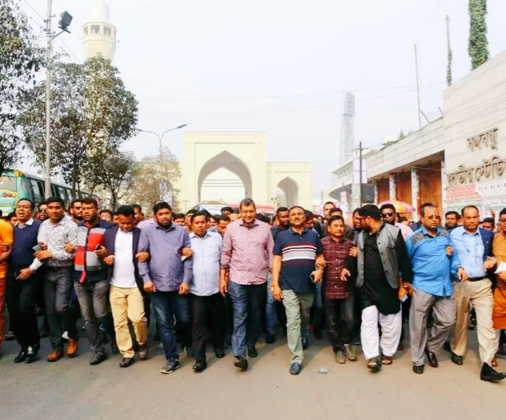 mainulnikhil's tweet photo. Keeping in place at Bangabandhu Avenue Central Office and holding a procession against the opposition of BNP-Jamaat over Khaleda Zia's corruption trial. https://t.co/MSLZGT0K21