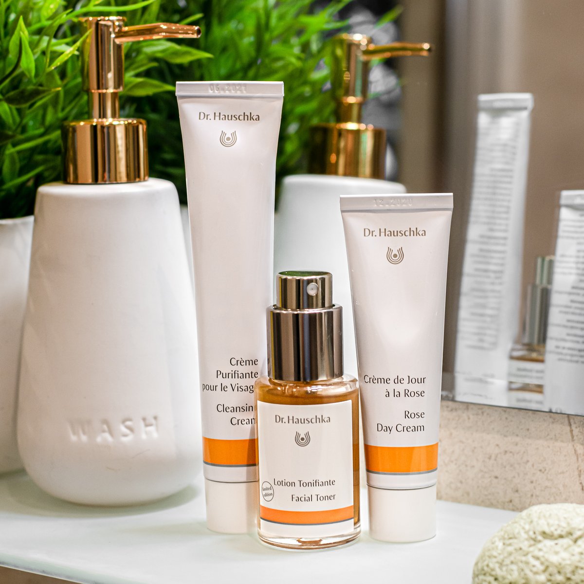 monvanityideal's tweet photo. #VanityLab - Testez la Routine Peaux Sensibles certifiée #bio @DrHauschka_FR
Parmi vous, il y en a qui ont la peau sensible ?
Découvrez ces 3 soins Dr. Hauschka spécialement formulés pour rééquilibrer et réconforter votre épiderme.
Inscrivez-vous vite ➡️https://t.co/9pH1xveSwn https://t.co/FytOWIBmSe