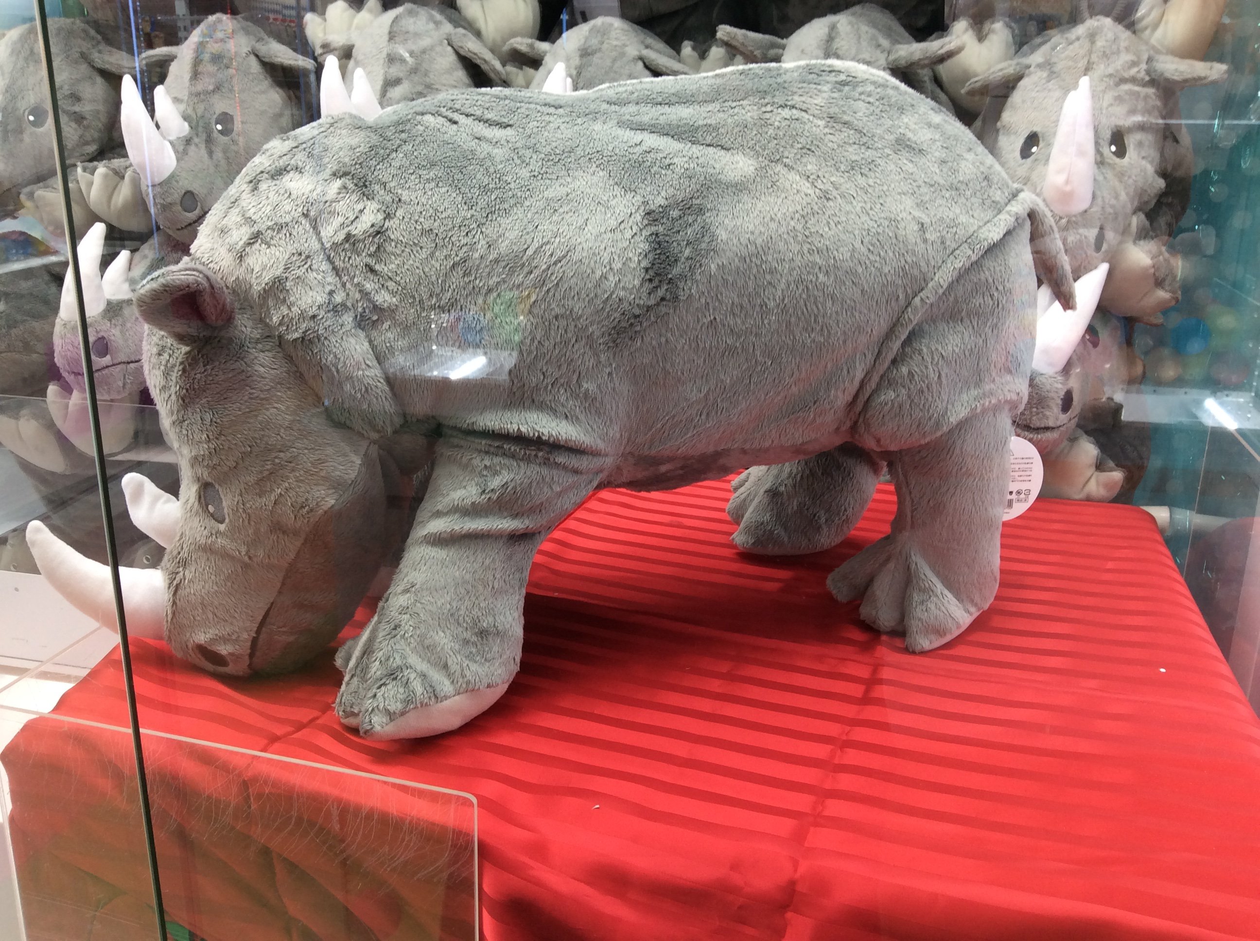 スーパーノバ天童 Land Creatures Bigぬいぐるみ サイ が入荷しました この間まで入っていたゾウさんと同じシリーズの大きなぬいぐるみです ちゃんと４つの足で立つんですよ 是非getしてくださいね スーパーノバ天童店 プライズ Bigぬいぐるみ